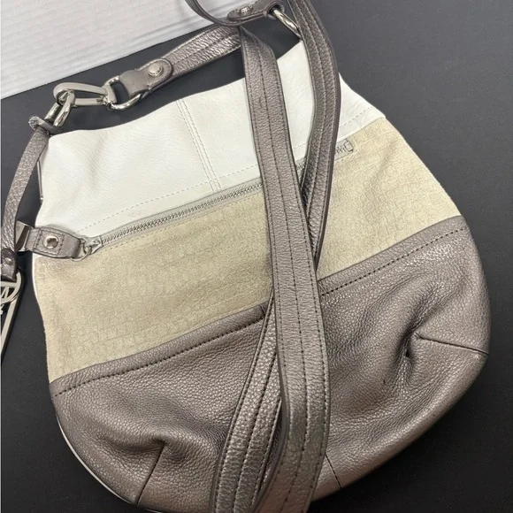 B MAKOWSKY METALLIC SILVER SOFT LEATHER HOBO STYLE HANDBAG - A8 - Picture 8 of 11